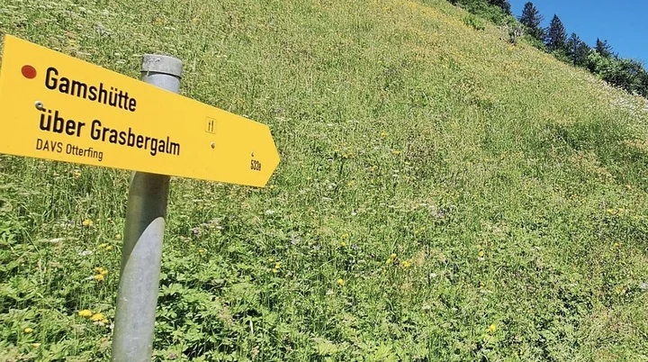 Neue Schilder weisen den Weg zur Gamshütte. | © Thomas Hüttl