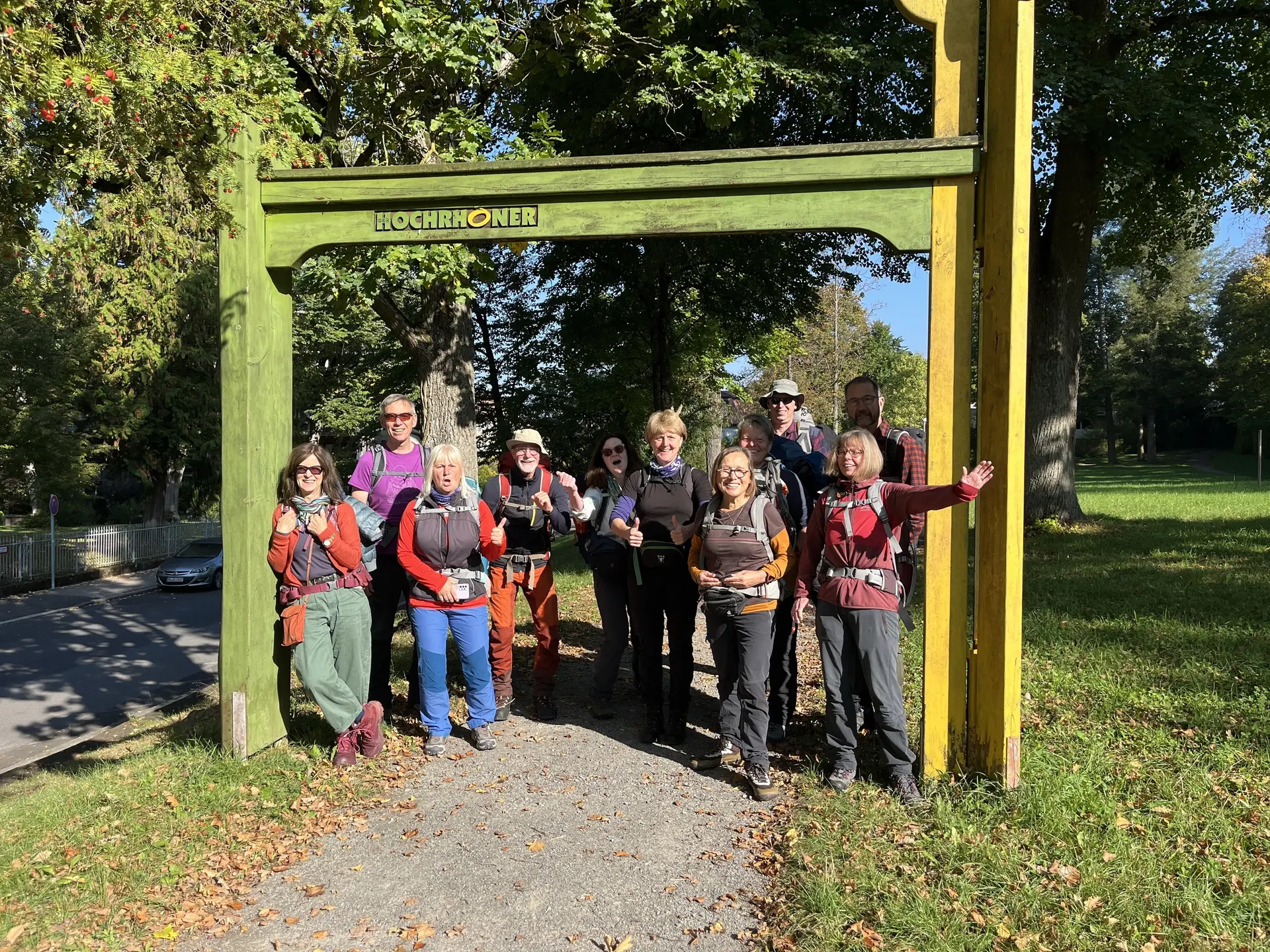 Gruppe unter Bogen Hochrhöner | © Astrid Kleemann