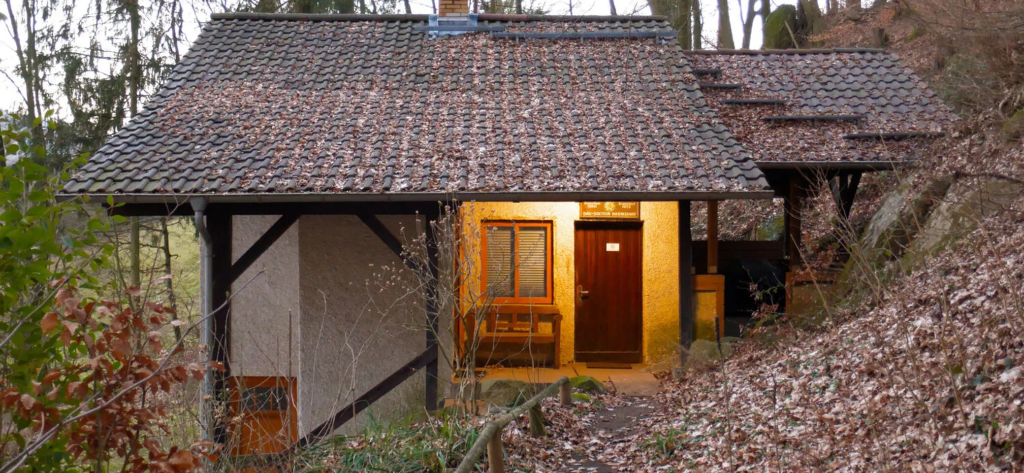 Felsberghütte Eingangsseite (N) am Abend | © Joachim Schneider