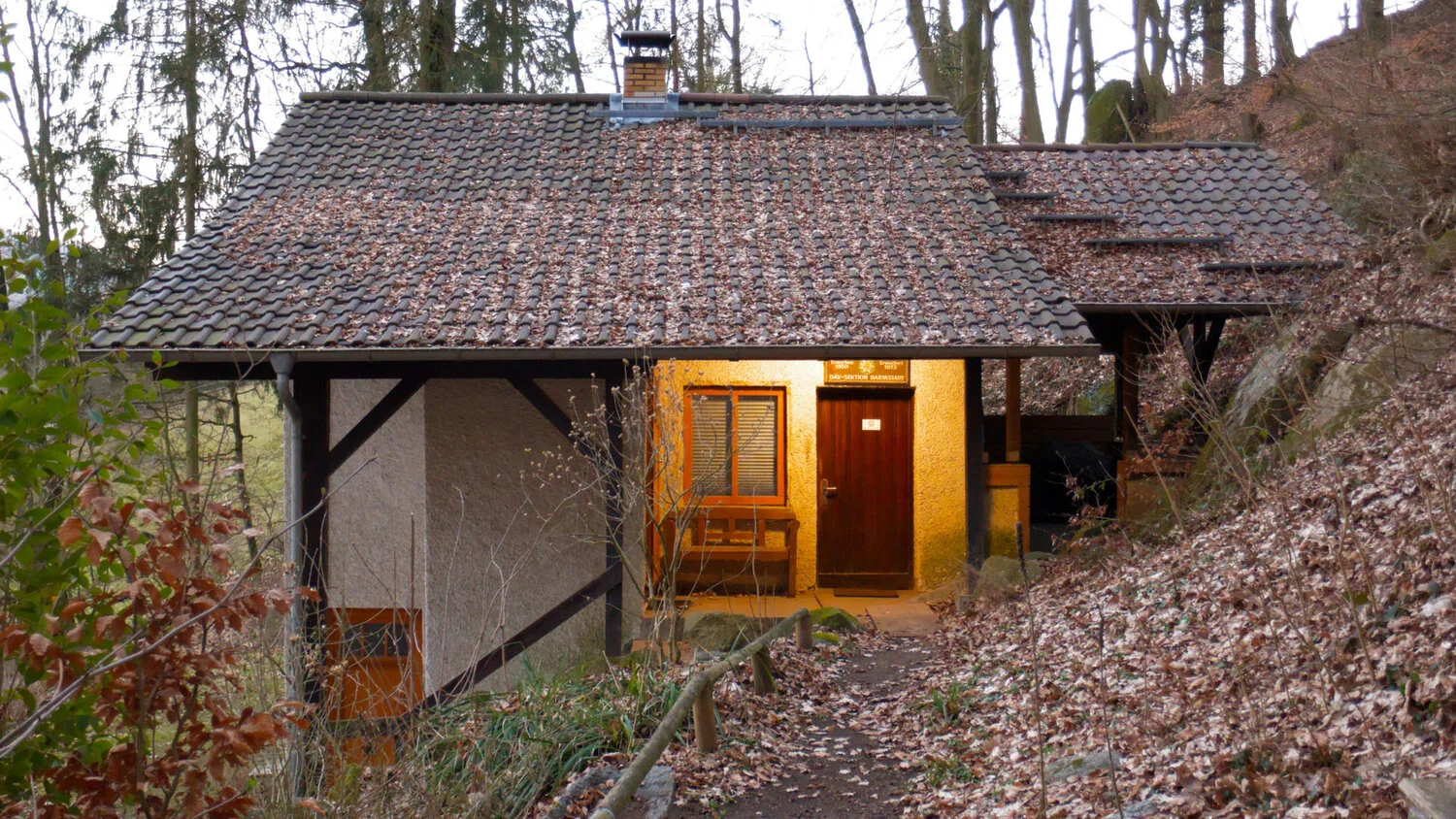 Felsberghütte Eingangsseite (N) am Abend | © Joachim Schneider