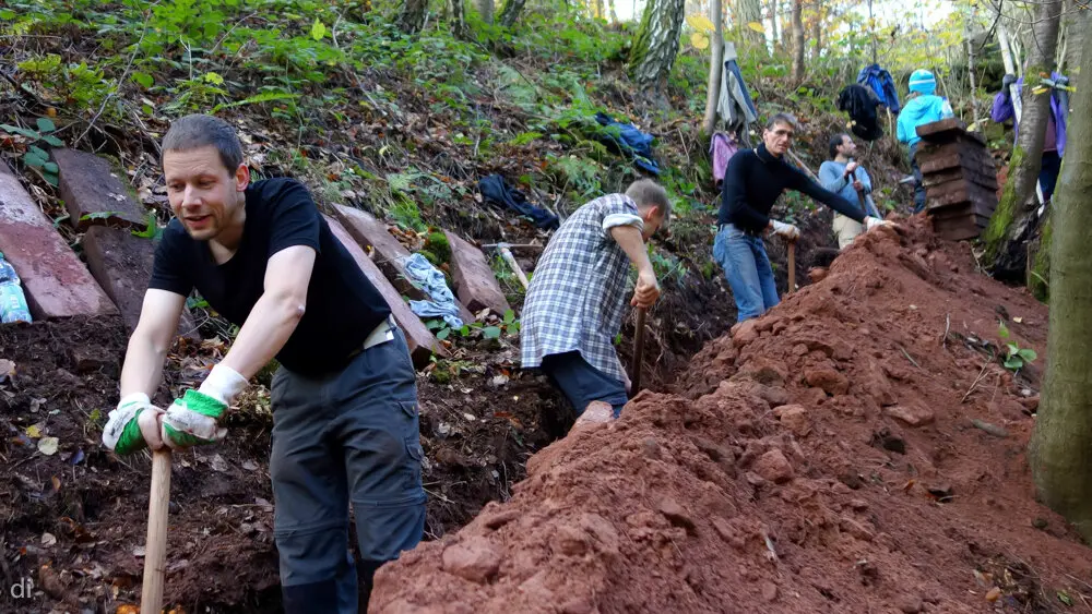 Graben für die Wassserleitung | © Archiv Sektion