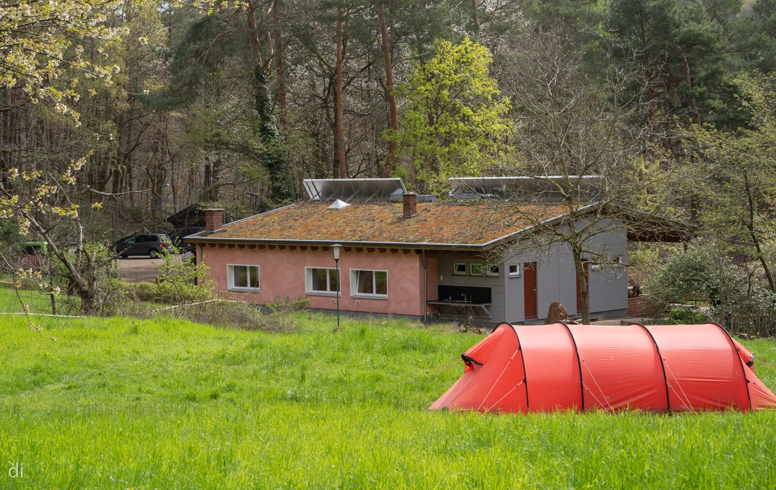 HBhaus und Zeltwiese | © Doris Ihlefeld