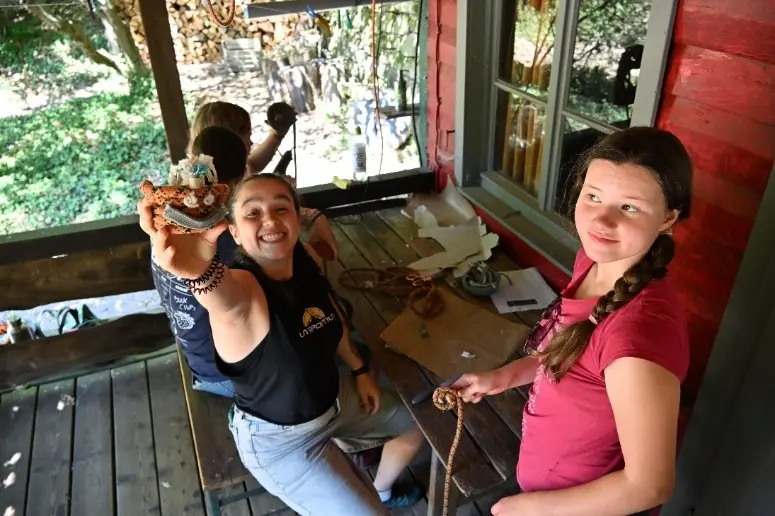 Teamer und Kids sind kreativ | © Sarah Höber