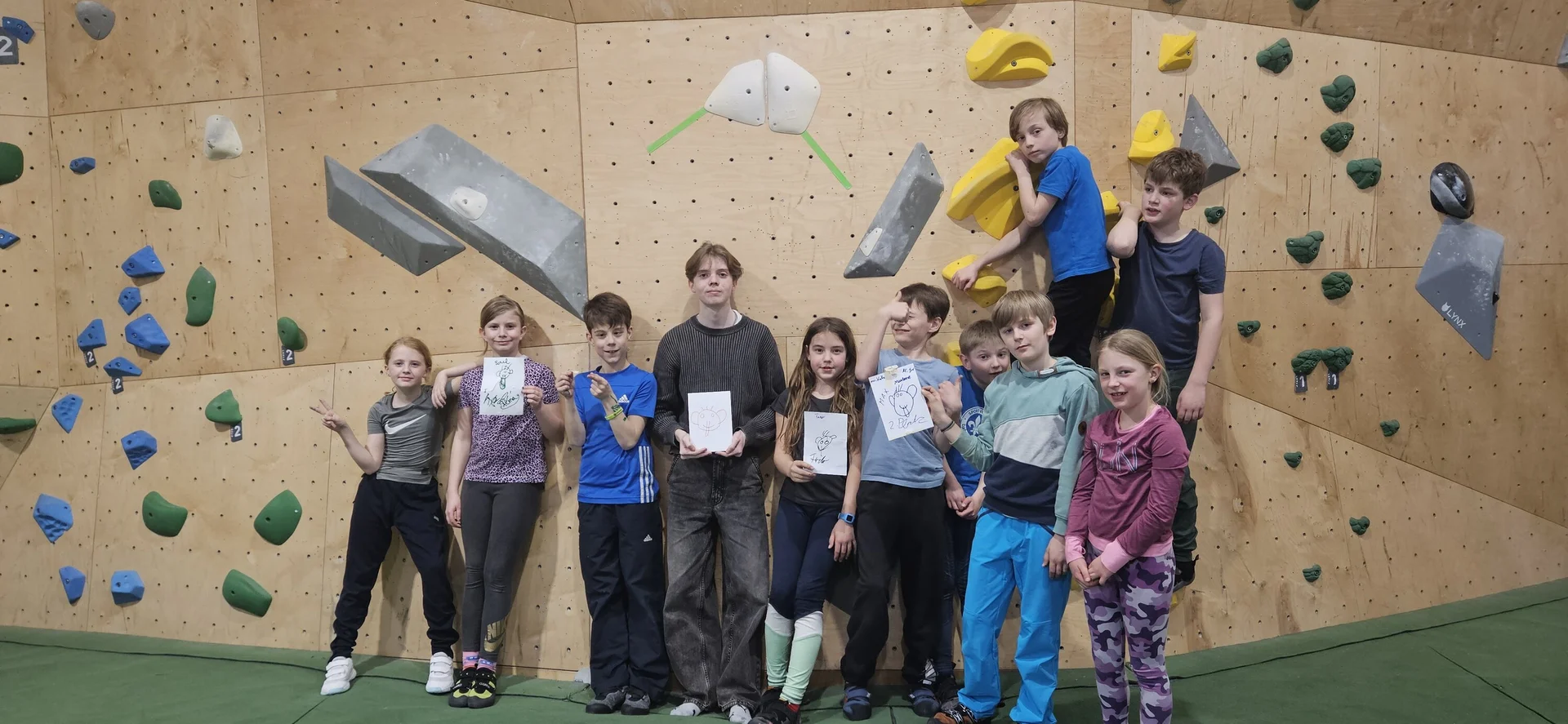 Montagsmaler beim Bouldern | © Tim Bolch