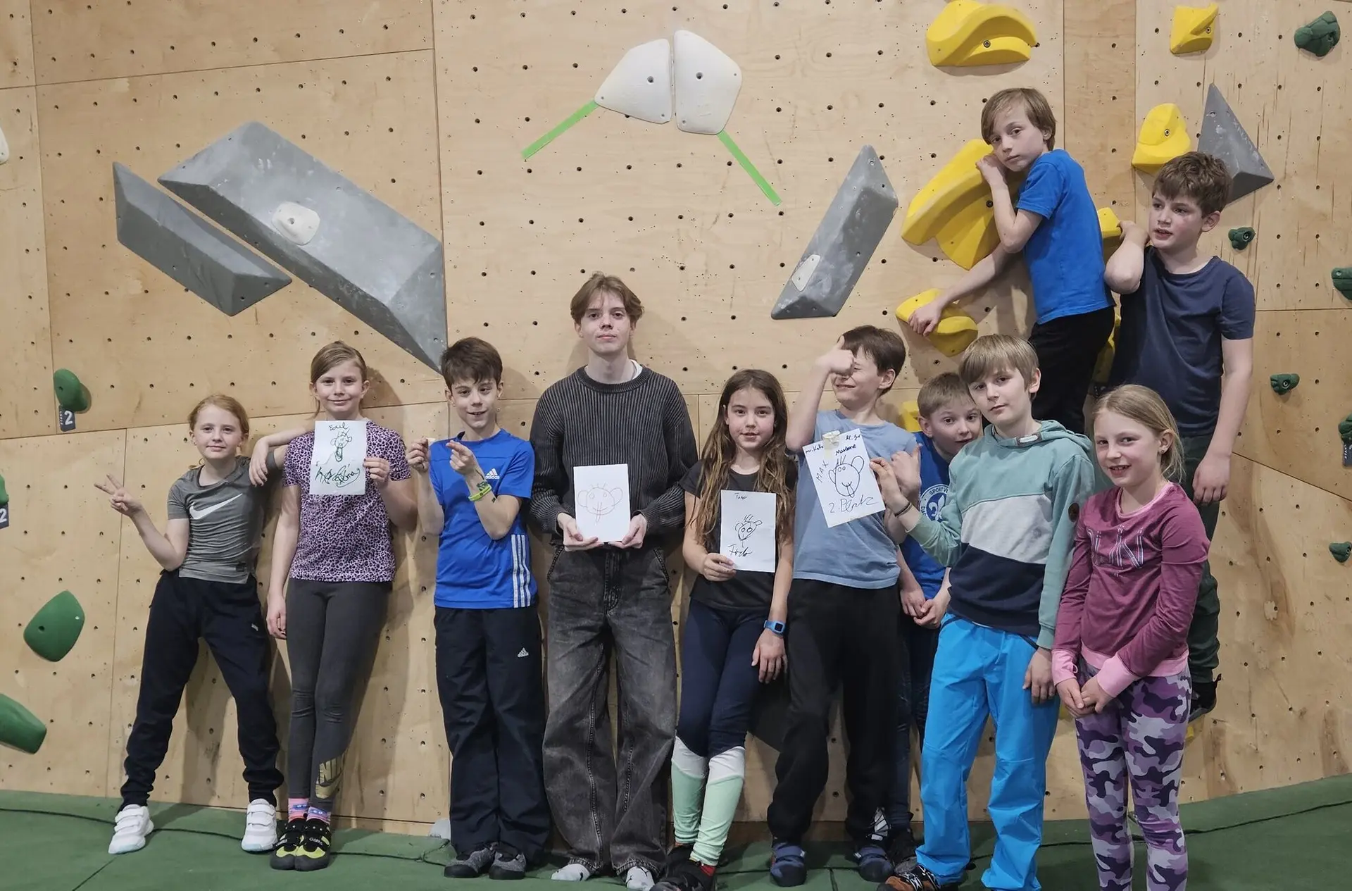 Montagsmaler beim Bouldern | © Tim Bolch