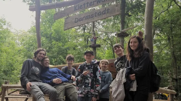 Geckos Gruppenbild im Kletterwald | © Tim Bolch